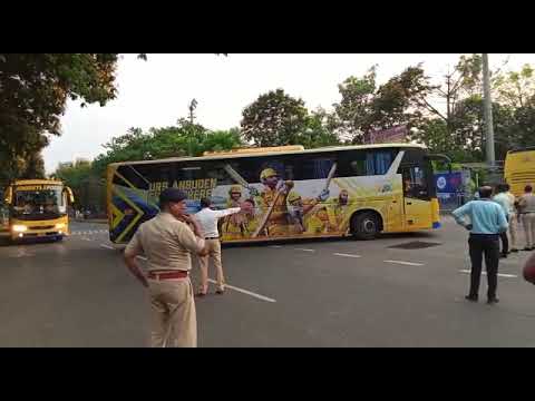 CSK TEAM BUS ARRIVED IN DY PATIL STADIUM SUPPORT TO DHONI PLEASE LIKE, SHARE AND COMMENT TO DHONI