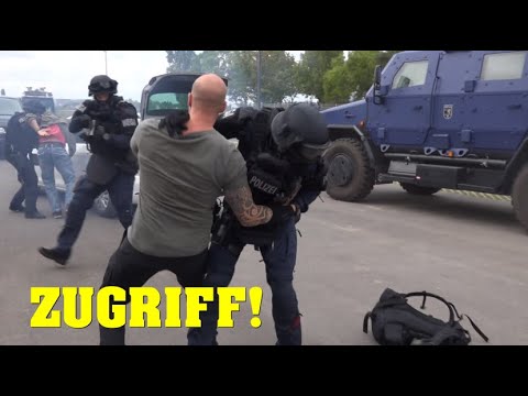 Einsatzvorführung: ZUGRIFF der Sondereinheit WEGA