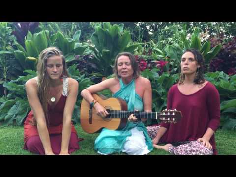 Cuatro Vientos (by Danit Treubig) - Susie Ro, Hannah & Sadie (Maui, 2017)