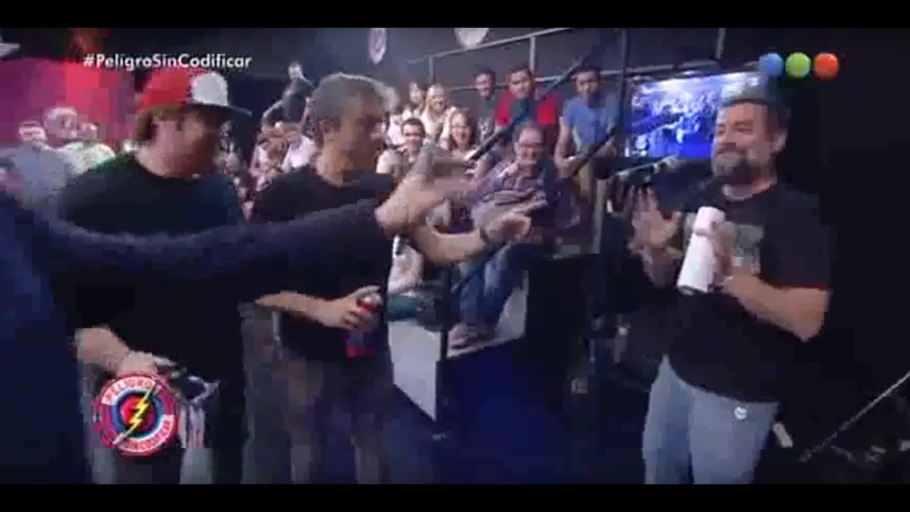 TENSION! ESCANDALO! Me tiran con de todo en Peligro Sin Codificar