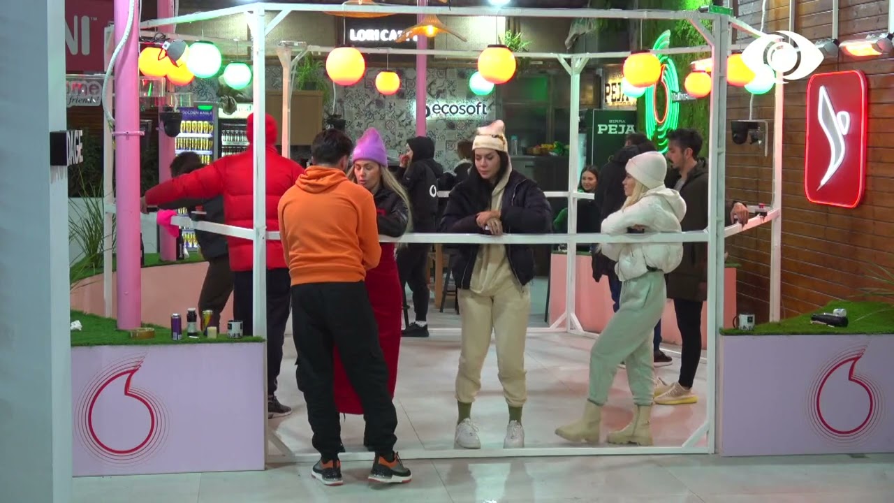 Olta në sfidën e rezistencës, Xhoni e mbulon me batanije