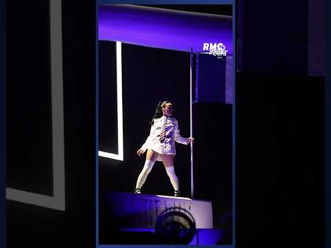 KATY PERRY affiche son soutien aux Bleus pendant son concert avant le match contre le Maroc