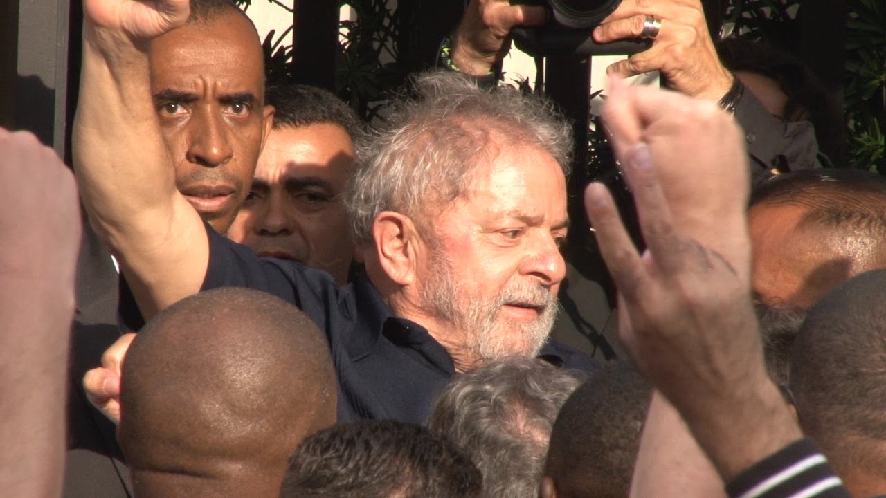 Lula volta para casa em São Bernardo sob forte esquema de proteção; veja vídeo