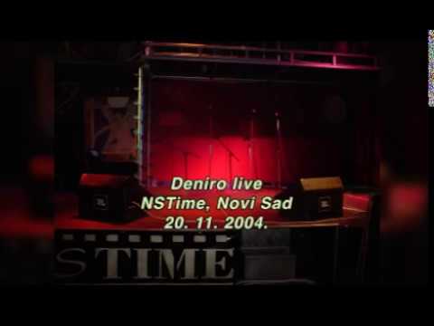 Deniro nastupa sa maskom i ružom