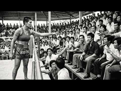 Der unbesiegbare Muay-Thai-Champion wählte einen Mann aus – er wusste nicht, dass es Bruce Lee war.