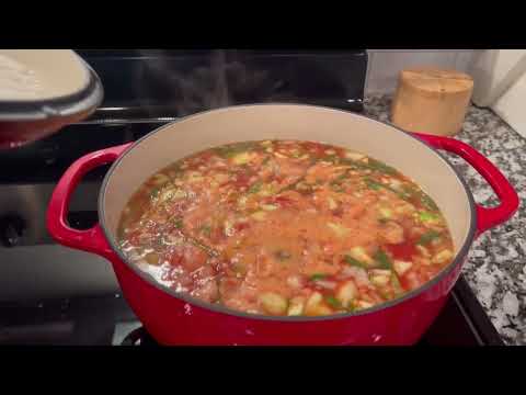 Lodge 6 Quart Enameled Cast Iron Dutch Oven with Lid Review