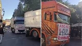 A Campobasso camion, tir e trattori sfilano in centro per la protesta di autotrasportatori e agri...