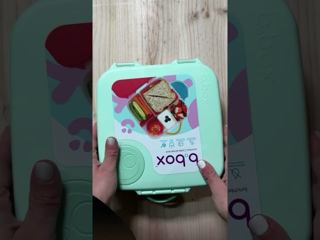 Vídeo relacionado con b.box Looney Tunes Fiambrera Infantil con Compartimentos | Bento Box Infantil Mini con 2 Compartimentos Herméticos | Caja de Almuerzo y Picoteo para Niños | Cabe 1 Fruta Entera | Sin BPA