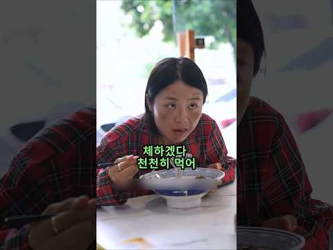 굶주린 힘없는 소녀에게 국수 한그릇을 줬더니 5년 후 딸이 되어 나타났다