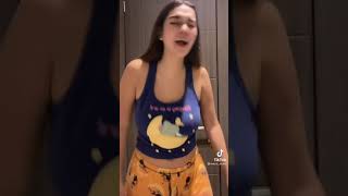 【エロ】乳首が出ちゃってるお姉さん達