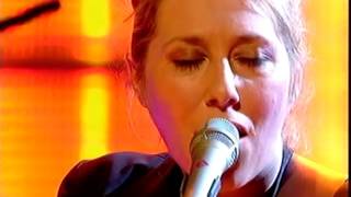Martha Wainwright   You Cheated Me Later on Jools 2008