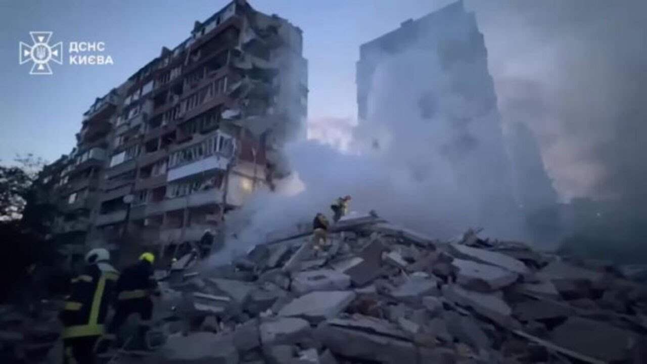 Guerra Ucraina, massiccio attacco russo su Kiev e altre città, vittime e distruzioni