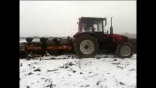 preview picture of video 'Ferma Moise din Macin-Belarus Irum Tag 1025.3 la plug pe zapada 13 dec 2013'