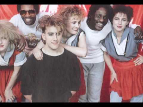 The Fun Boy Three Featuring Bananarama ‎"The Funrama Theme" (Extended)