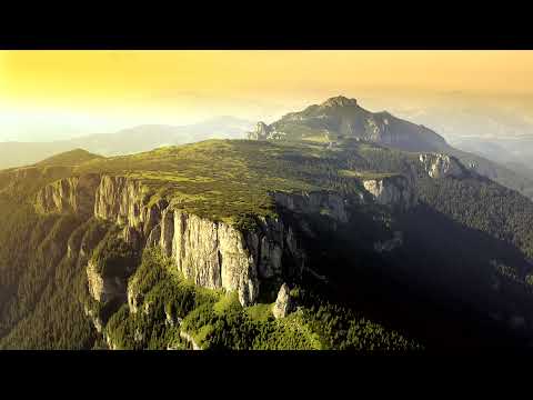 Masivul Ceahlău: De pe Vârful Ocolașul Mare până pe Vârful Toaca (Filmare aeriană 4K)