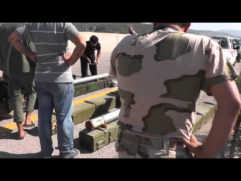 تجهيز وتذخير صواريخ غراد لاستهداف تجمعات قوات النظام في ريف اللاذقية من قبل كتيبة أحرار جبلة