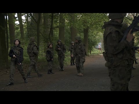 Budowa broni czy ewakuacja poszkodowanego. Warsztaty dla klas mundurowych w Prószkowie