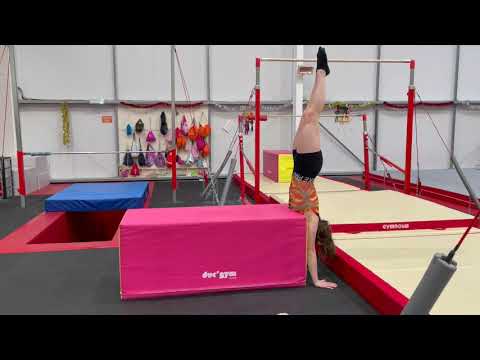 Handstand push-up bike cast