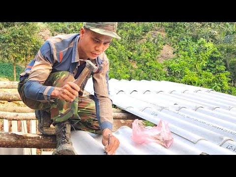 Finished the Pig Pen Roof – Building My Farm from Zero