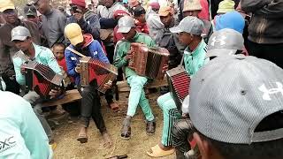 Download lagu Mba miverena aty Antsianaka aty (taralila RY MAINTSO KELY) mp3