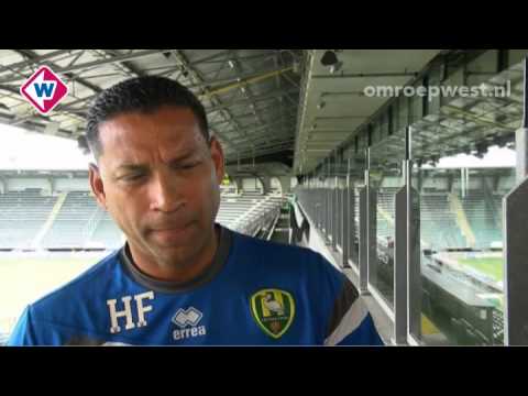 ADO Den Haag-trainer Henk Fraser geïrriteerd over uitblijven versterking Derijck