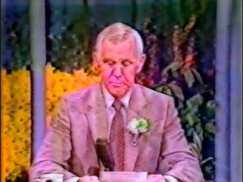 The Tonight Show - Ed shows Johnny his Invitation to Presidential Luncheon - Mar 17, 1982