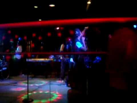 C4 club performance (Entourage)