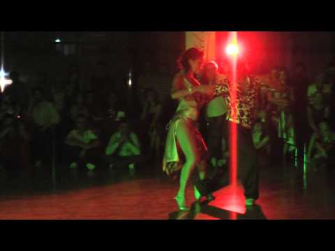 'Alfonsina y el mar' - Gaston Torelli & Moira Castellano.MTS