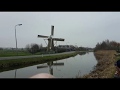 VIDEO: Red Bull racet ook tussen de molens door