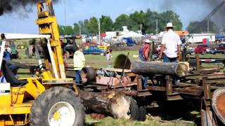 preview picture of video 'Steam engine powered saw mill at NW Missouri Steam and Gas Engine show 2010'