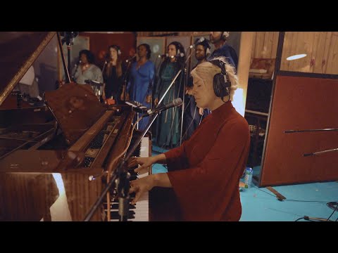 Izo FitzRoy - Chasing Days (Live Studio Performance)