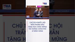 Chủ tịch Quốc hội Trần Thanh Mẫn tặng hoa chúc mừng Thủ tướng Chính phủ Lê Minh Hưng 