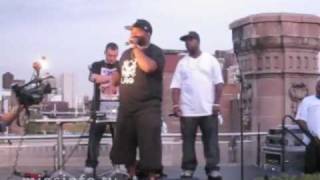 Raekwon performs &quot;Catalina&quot; &amp; &quot;House of Flying Daggers&quot; on the EMI roof