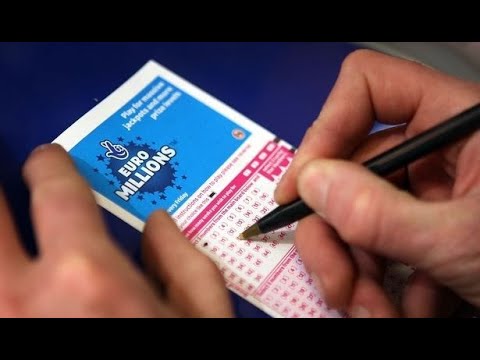 A është e mundur që një njëri që fal namaz të lozi dhe lloto, dhe a është lloto haram?