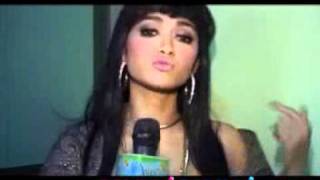 Download lagu Julia Perez ; 'Dewi Perssik Harusnya Ngaca mp3 Download lagu Julia Perez ; 'Dewi Perssik Harusnya Ngaca mp3