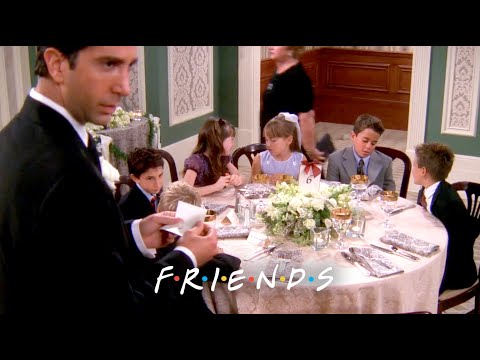 羅斯被困在孩子們的餐桌上｜朋友們 (Ross Gets Stuck at the Kids' Table | Friends)