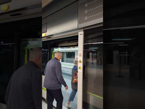 REM train arriving at Central Station in Montreal + door opening and closing chimes 🚅