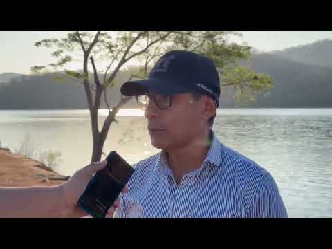 Dique El Limón: etapa final de la instalación de boyas para el control de algas