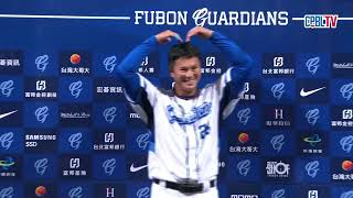 [分享] 富邦戰賽後MVP訪問3張全彩影印完整版