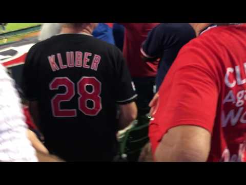 Anthony Rizzo drives in Kris Bryant from 1st base in World Series Game 7