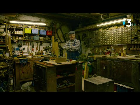 Raccommodeur de sapins - Groland - CANAL+