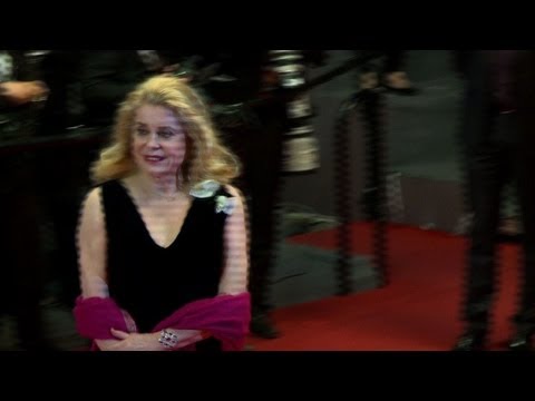 Cannes: Kylie Minogue et Catherine Deneuve sur le tapis rouge