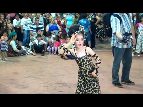 2020 Küçük kız Harika Roman Havası Oynuyor