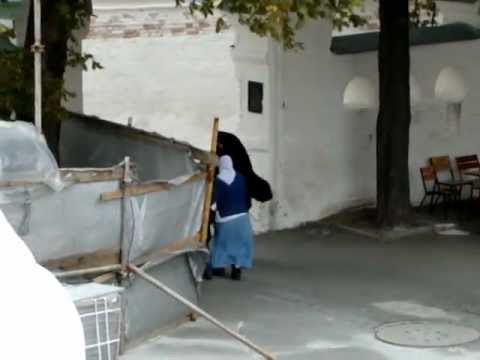 2012 08 29  Kyiv Pechersk Lavra Spasa Nerukotvornogo Bishop Varsonofyi MOV04582