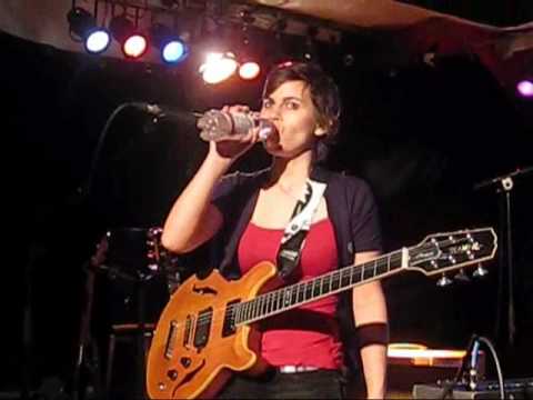 13/18 - Kaki King - Jessica - Gleiss 22 - Muenster - 27 March 2010
