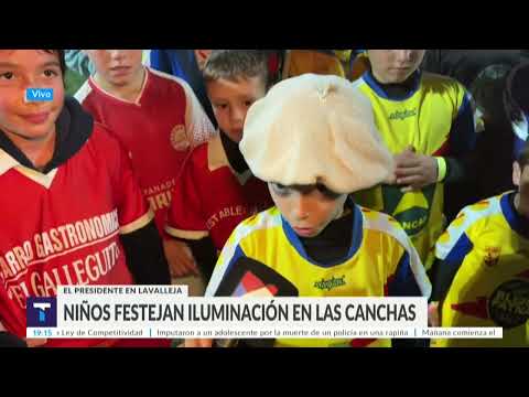 El Presidente Yamandú Orsi inauguró la iluminación en canchas de baby fútbol en José Pedro Varela