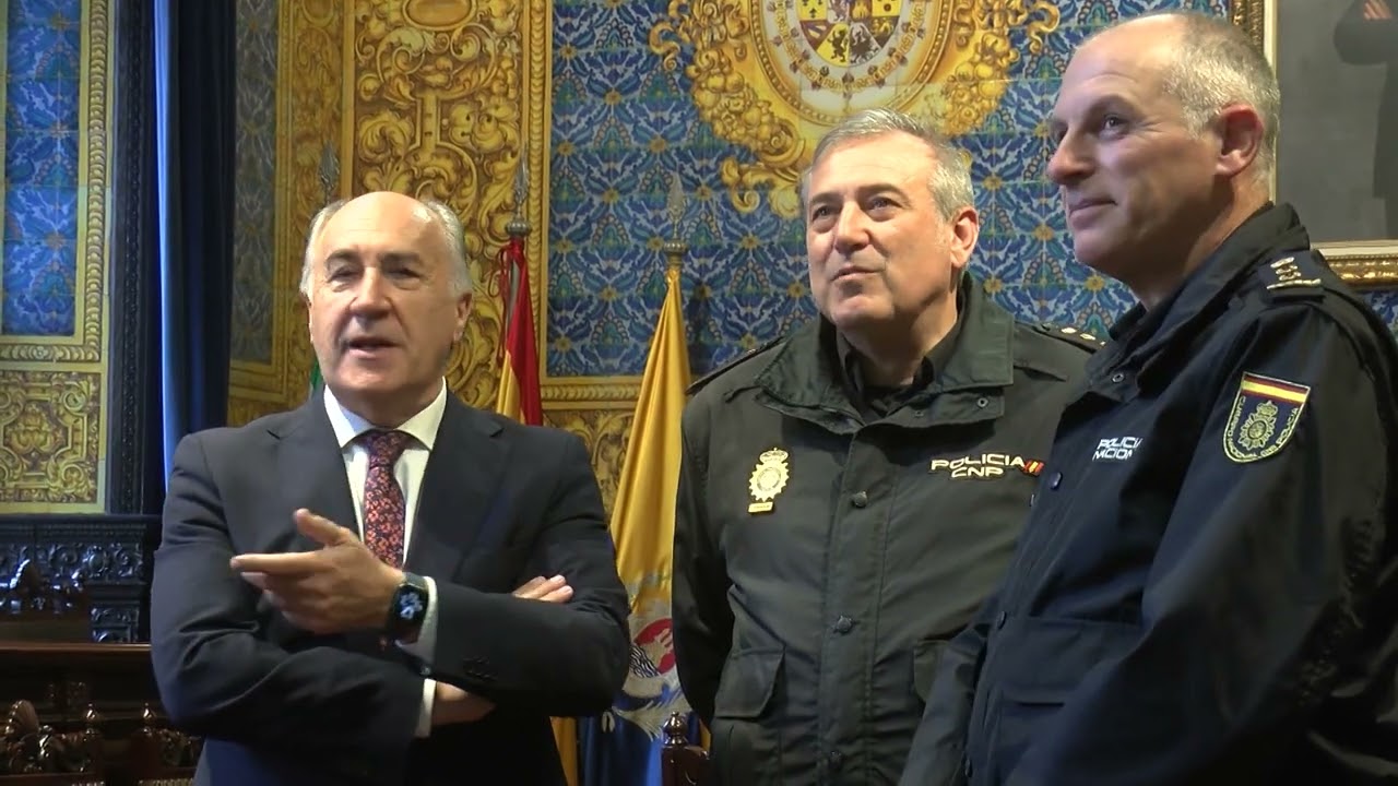 El alcalde ha dado la bienvenida al nuevo comisario jefe de la Brigada de Seguridad Ciudadana