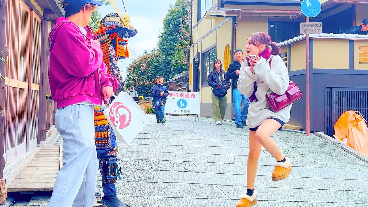 SAMURAI Statue Prank in Kyoto Japan 🇯🇵 Awesome Shogun Mannequin prank reactions Kiyomizu Temple #145