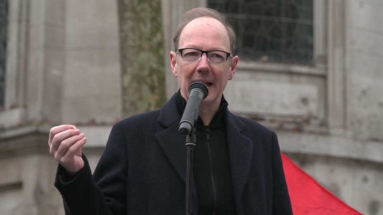 Martin Sonneborn unterstützt Assange in London