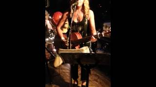 LISA GUYER-LOVE COMES OVER ME @CLARKS